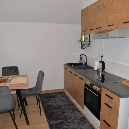 Peyton Place Apartman *
